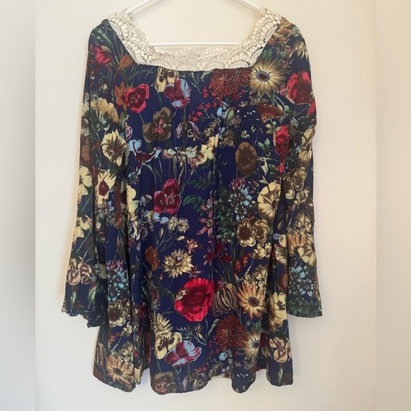 Umgee Floral Boho Whimsigoth Tunic Top Lace V-Neck Bell Sleeve Women’s Medium - Picture 2 of 6